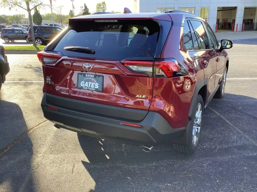 2025 Toyota RAV4 XLE Premium photo 1