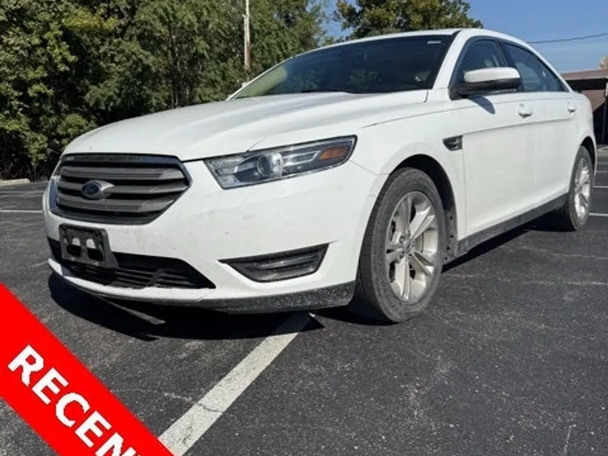 2015 Ford Taurus SEL photo 1