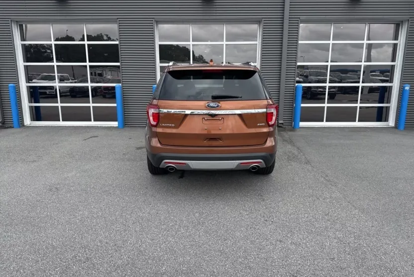2017 Ford Explorer Limited photo 1