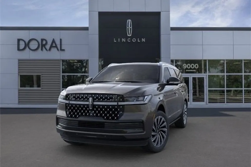 2025 Lincoln Navigator Black Label photo 1