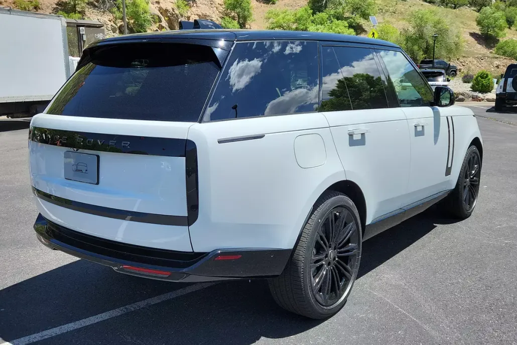 2025 Land Rover Range Rover SE photo 1