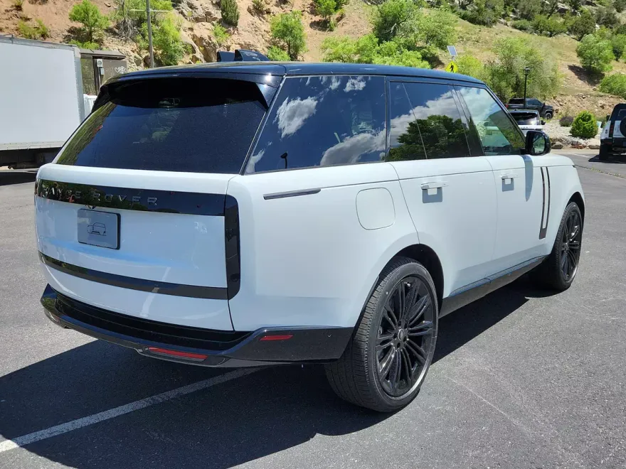2025 Land Rover Range Rover SE photo 1