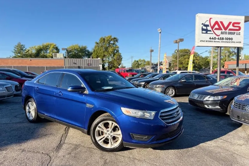 2014 Ford Taurus SEL photo 1