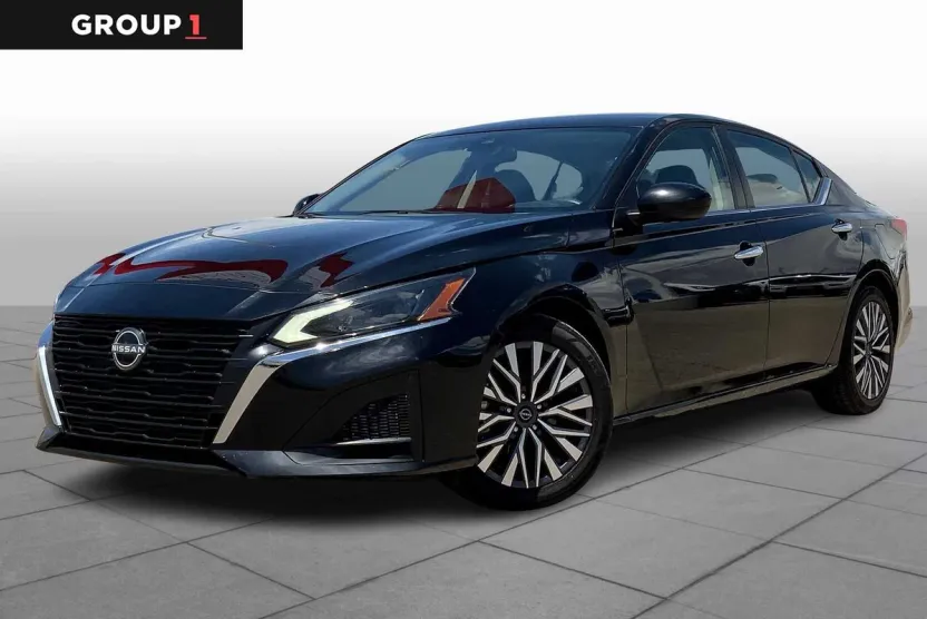 2023 Nissan Altima 2.5 SV photo 1