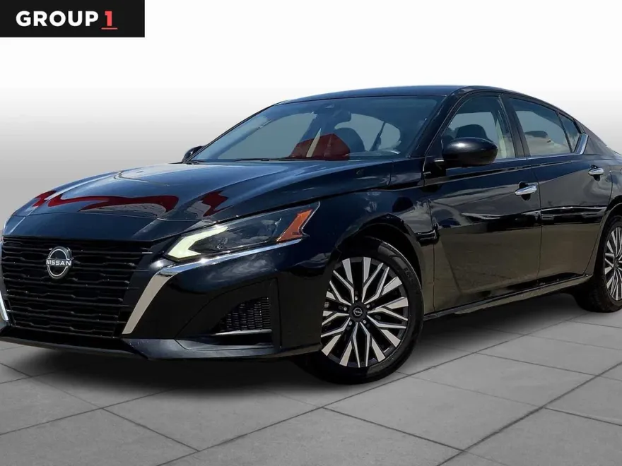 2023 Nissan Altima 2.5 SV photo 1
