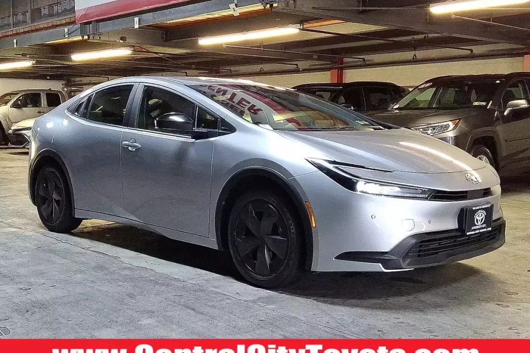 2024 Toyota Prius LE photo 1
