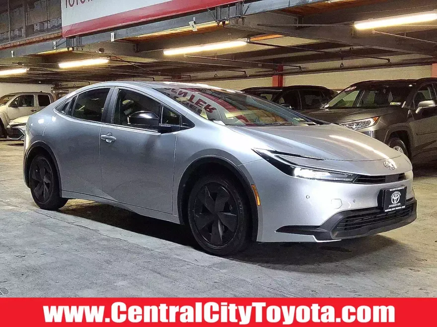 2024 Toyota Prius LE photo 1