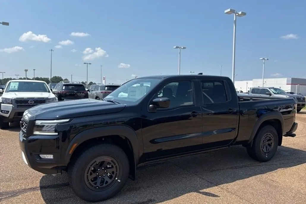 2025 Nissan Frontier PRO-4X photo 1