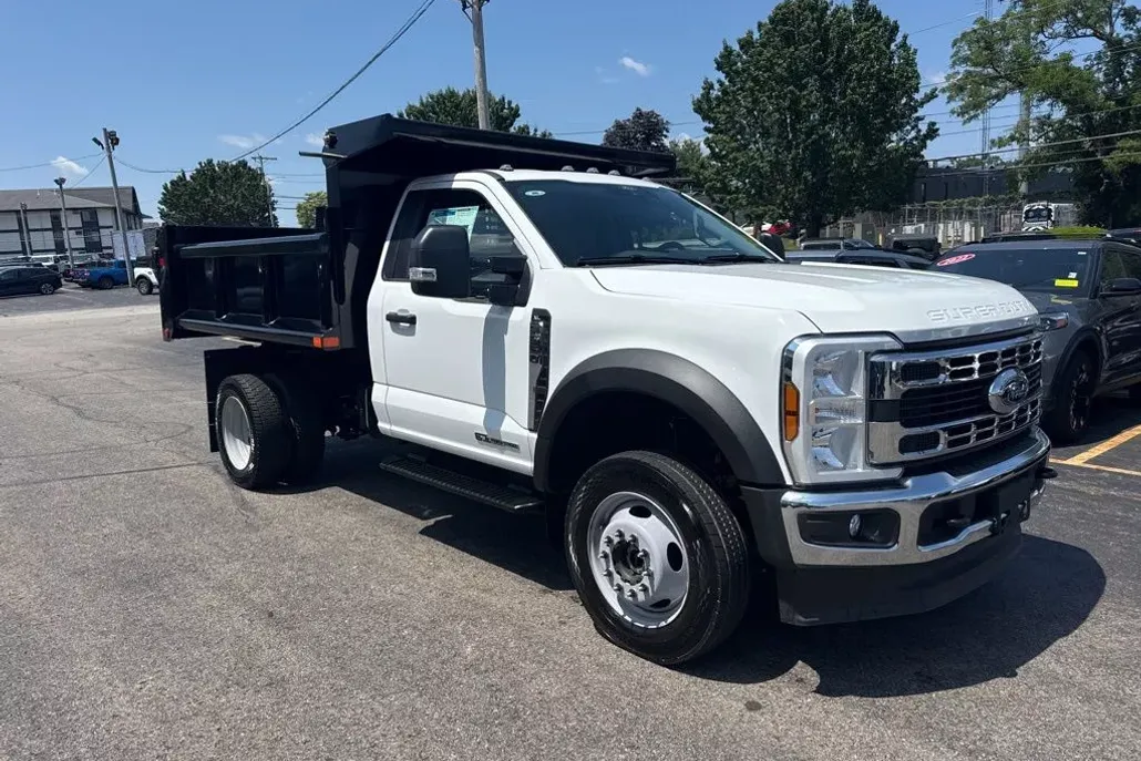 2025 Ford F-550 photo 1