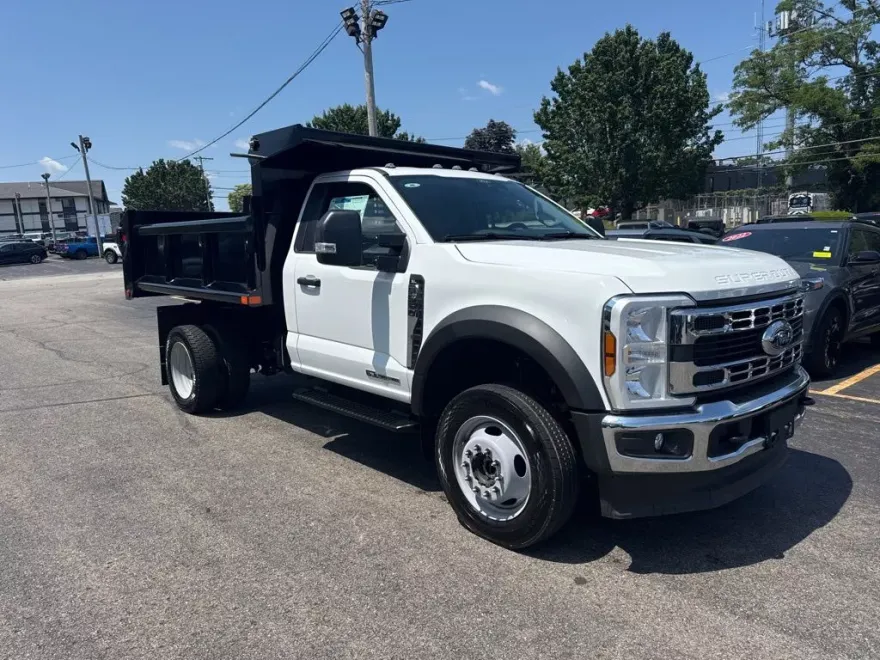 2025 Ford F-550 photo 1