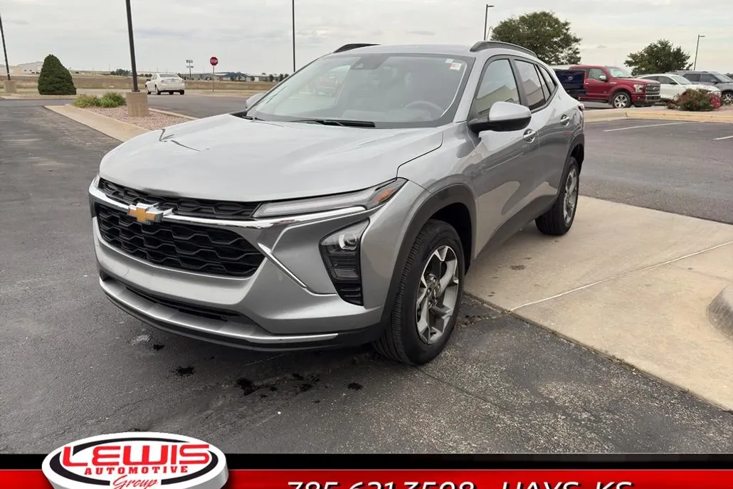 2024 Chevrolet Trax LT photo 1