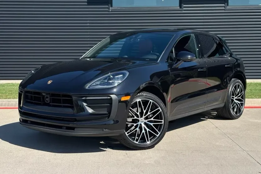 2024 Porsche Macan T photo 1