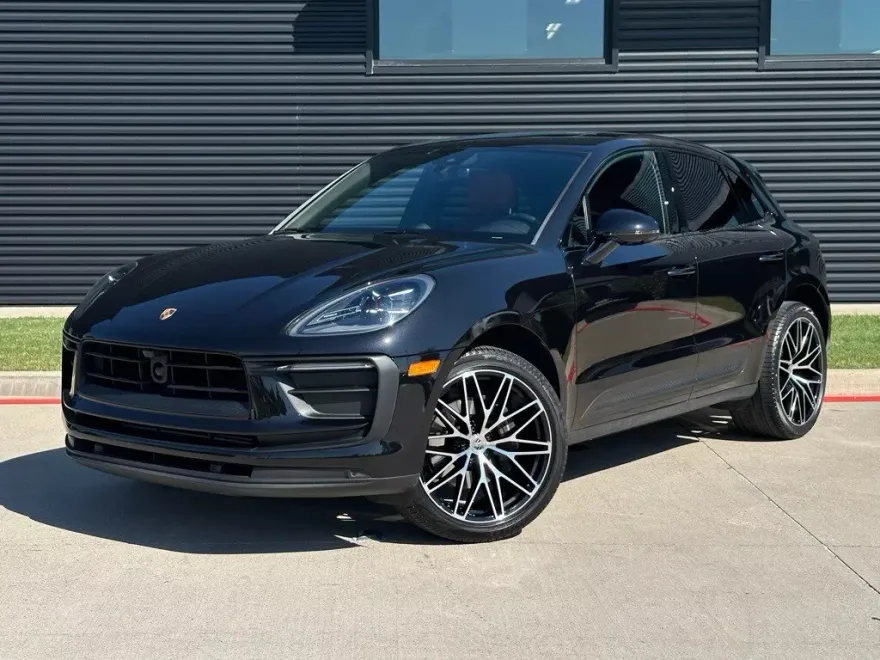 2024 Porsche Macan T photo 1