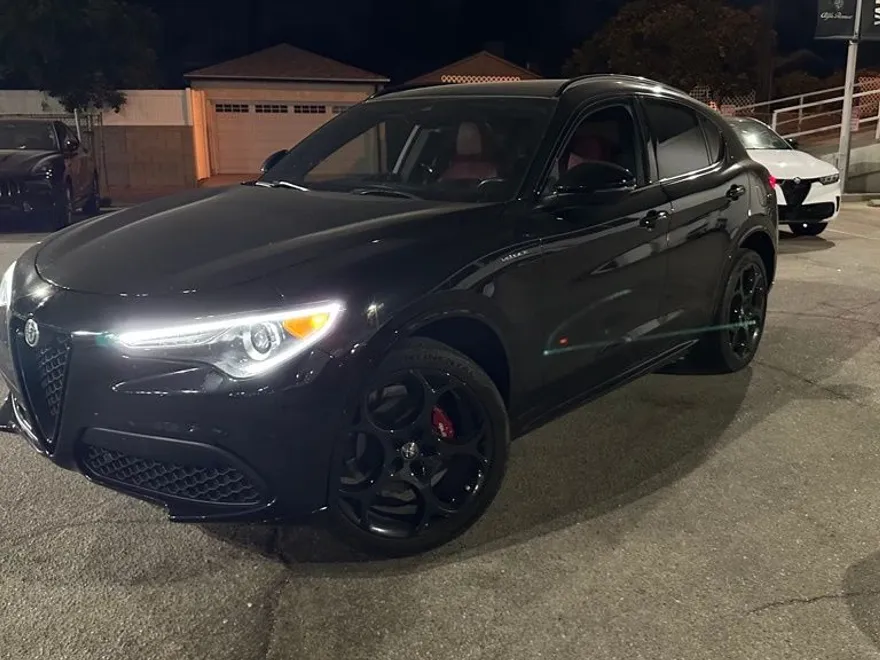 2022 Alfa Romeo Stelvio Ti photo 1