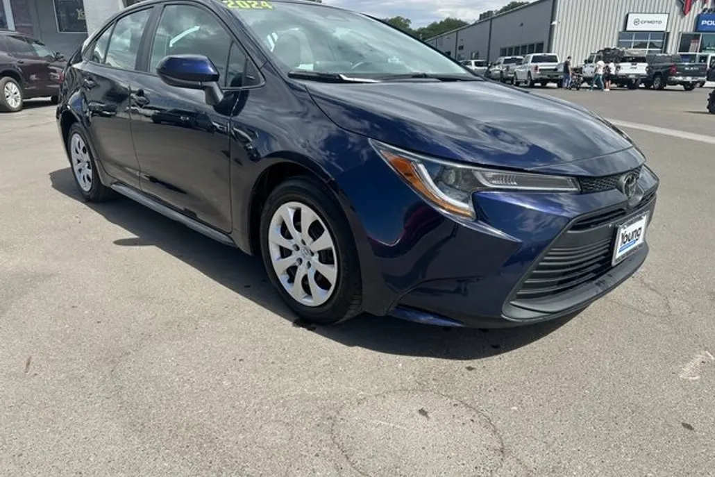 2024 Toyota Corolla LE photo 1