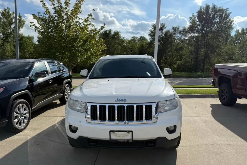 2011 Jeep Grand Cherokee Laredo photo 1