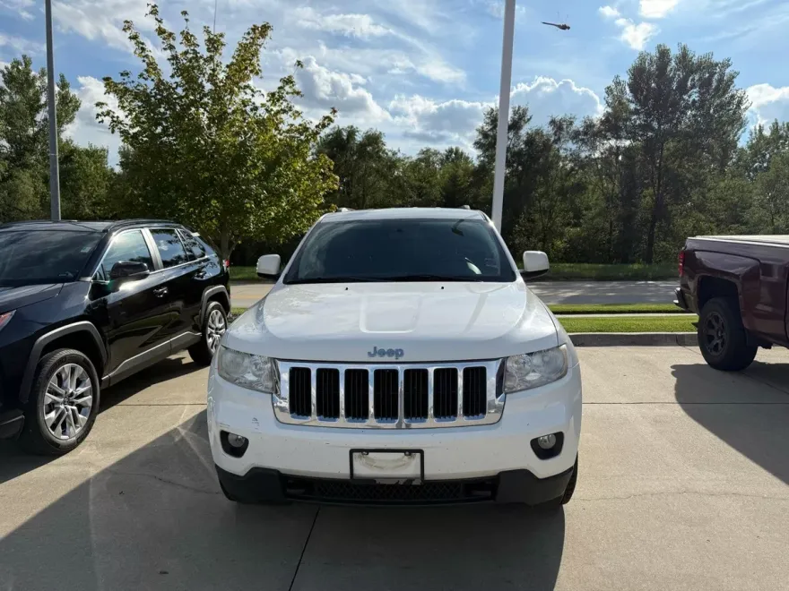 2011 Jeep Grand Cherokee Laredo photo 1