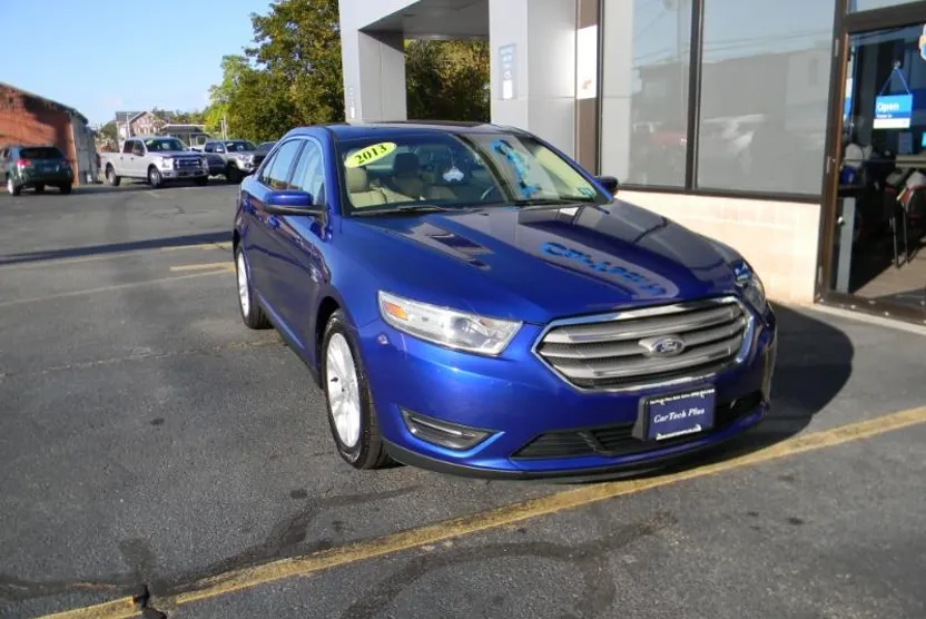 2013 Ford Taurus SEL photo 1