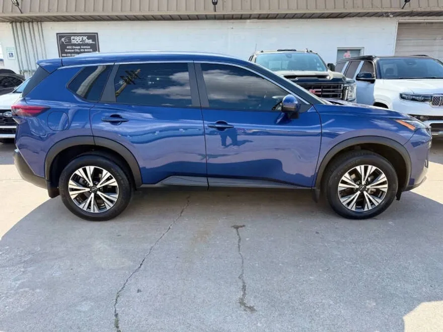 2022 Nissan Rogue SV photo 1
