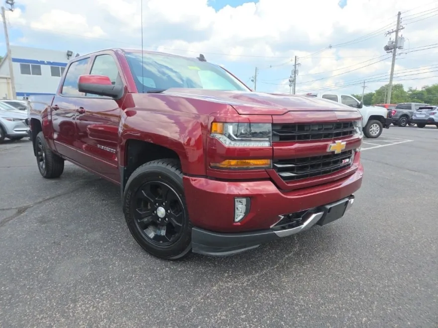 2017 Chevrolet Silverado 1500 LT photo 1