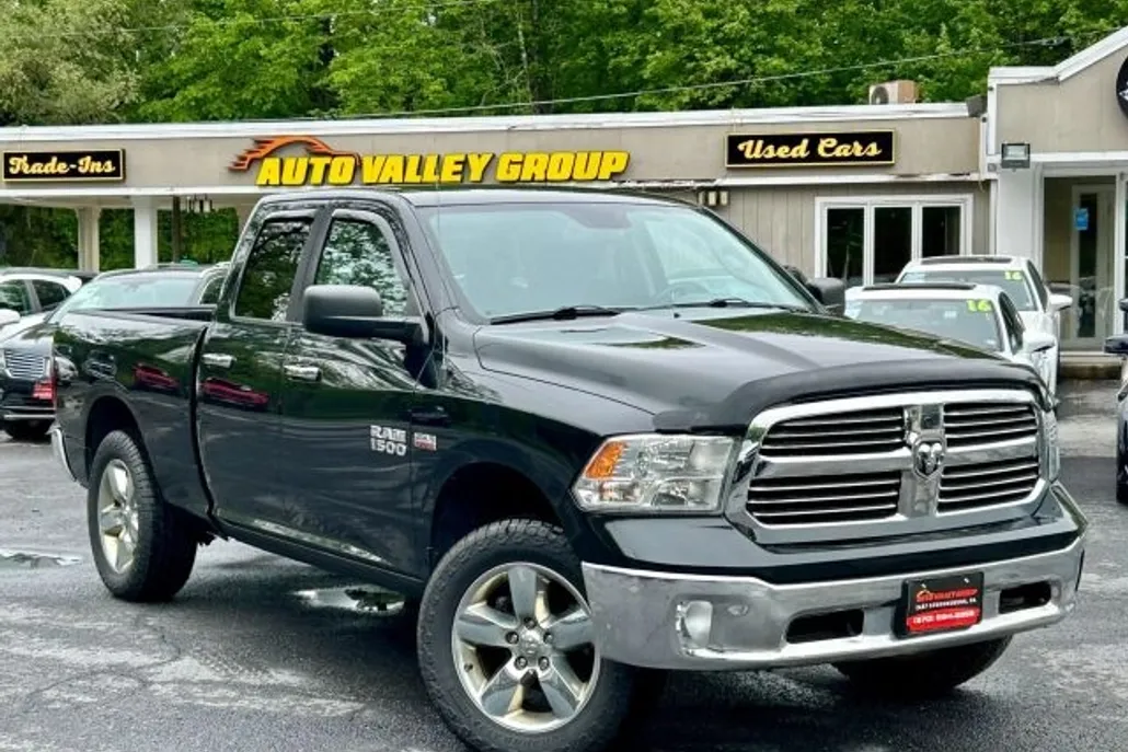 2016 Ram 1500 SLT photo 1