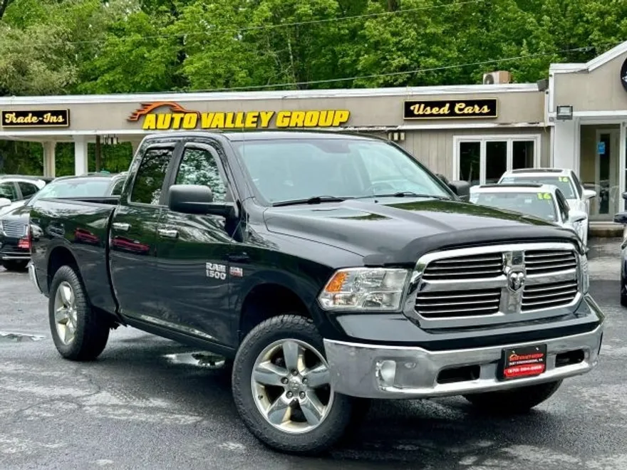 2016 Ram 1500 SLT photo 1