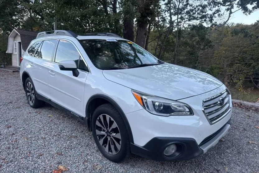 2016 Subaru Outback 3.6R Limited photo 1