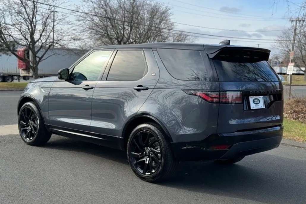 2024 Land Rover Discovery SE photo 1