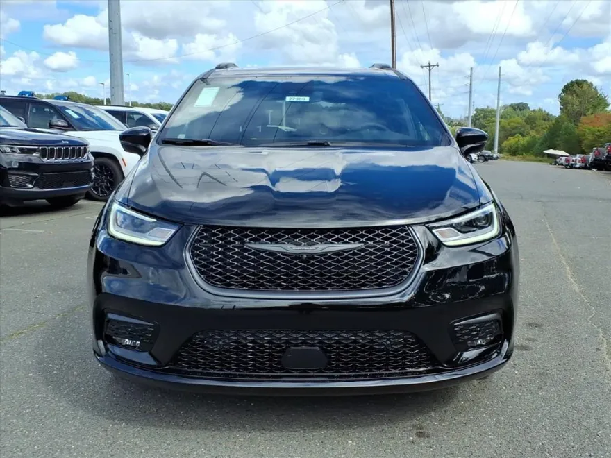 2026 Chrysler Pacifica Limited photo 1