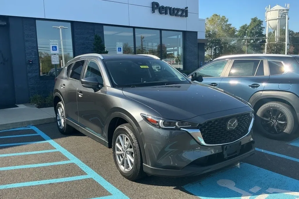 2023 Mazda CX-5 2.5 S Preferred photo 1