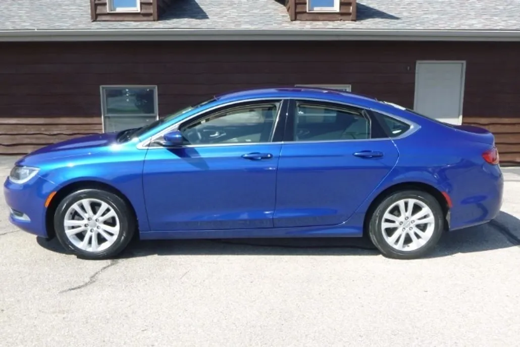 2015 Chrysler 200 Limited photo 1