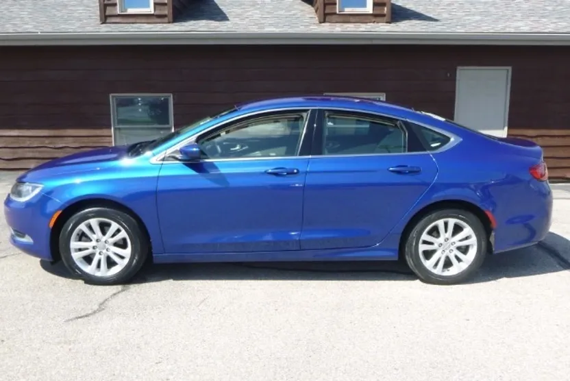 2015 Chrysler 200 Limited photo 1