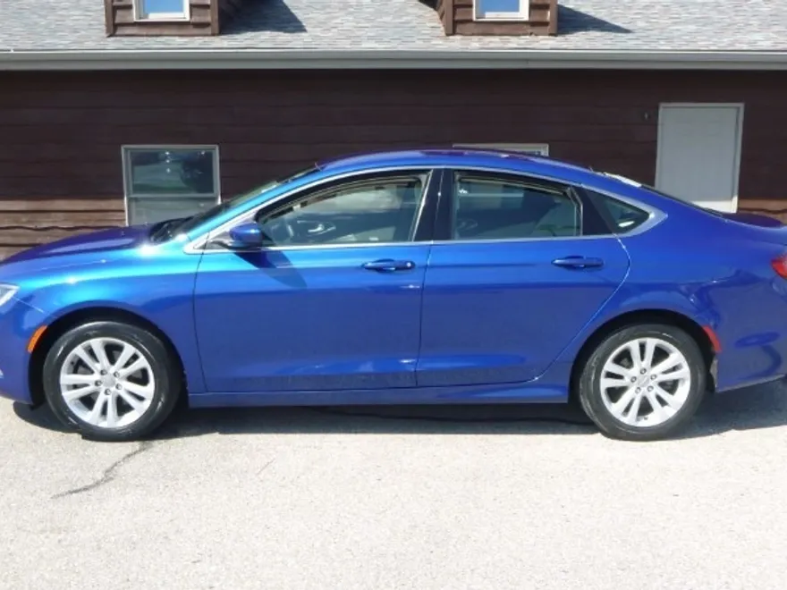 2015 Chrysler 200 Limited photo 1