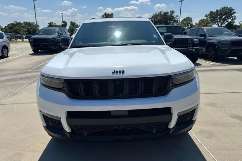 2025 Jeep Grand Cherokee Limited photo 1