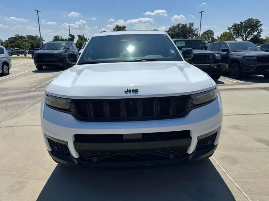 2025 Jeep Grand Cherokee Limited photo 1