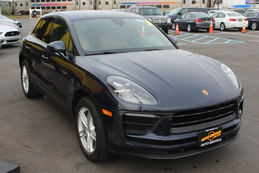 2022 Porsche Macan photo 1