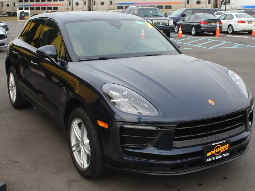 2022 Porsche Macan photo 1