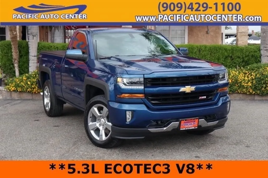 2017 Chevrolet Silverado 1500 LT photo 1