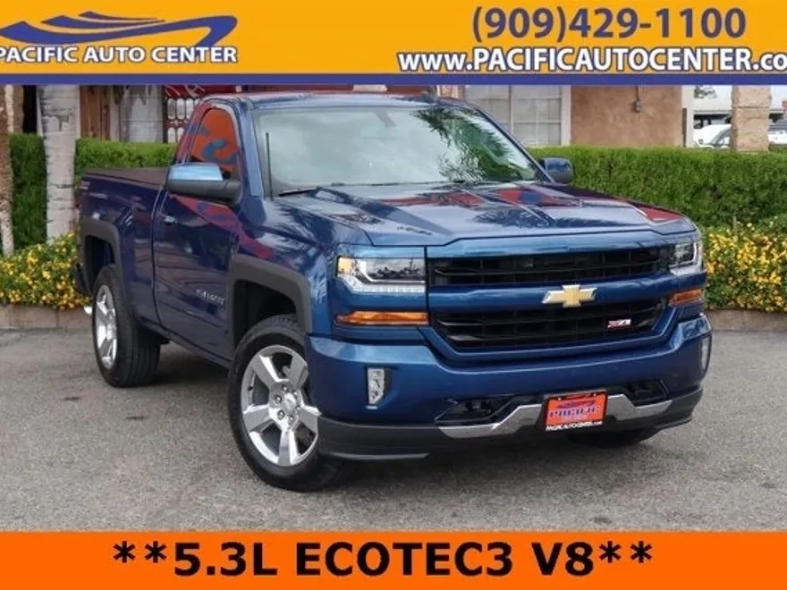 2017 Chevrolet Silverado 1500 LT photo 1
