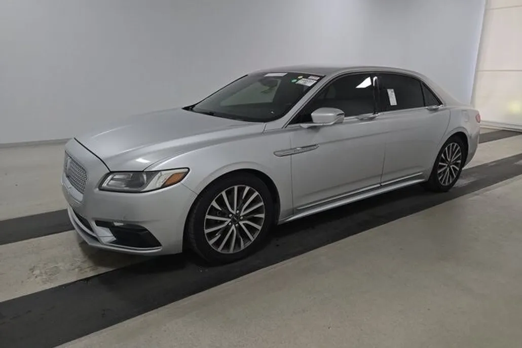 2018 Lincoln Continental Select photo 1