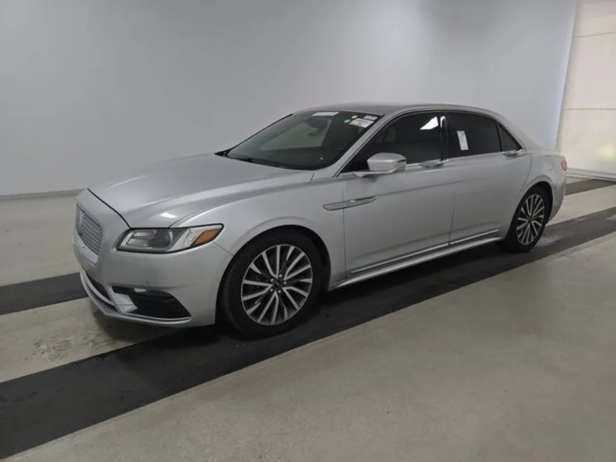 2018 Lincoln Continental Select photo 1