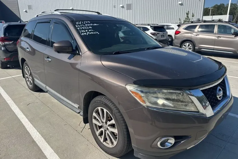 2015 Nissan Pathfinder SL photo 1