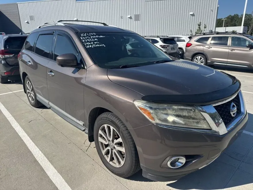 2015 Nissan Pathfinder SL photo 1
