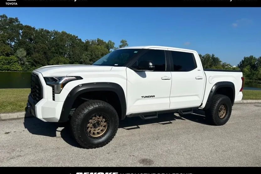 2024 Toyota Tundra SR5 photo 1