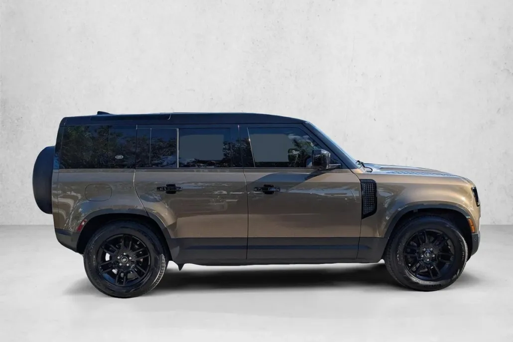 2021 Land Rover Defender Standard photo 1