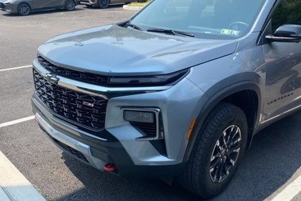 2025 Chevrolet Traverse Z71 photo 1