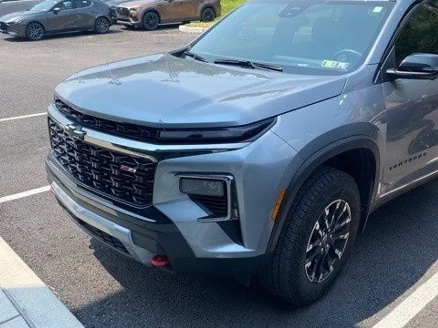 2025 Chevrolet Traverse Z71 photo 1