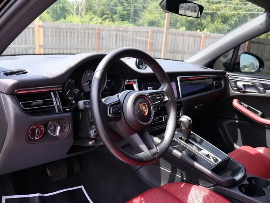 2024 Porsche Macan S photo 1