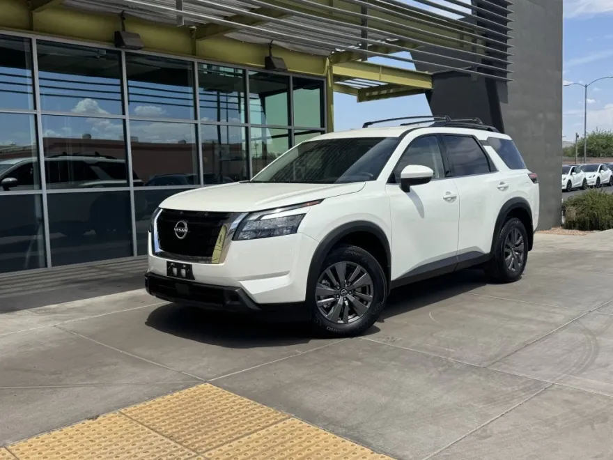 2024 Nissan Pathfinder SV photo 1