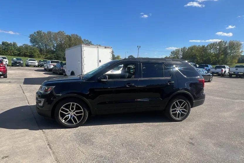 2017 Ford Explorer Sport photo 1